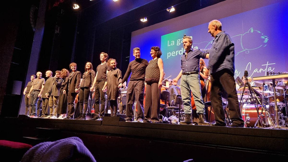 Xavier de las Heras Cisa (@xdlheras) on Twitter photo La sala gran del <a href="/Kursaalmanresa/">Kursaal Manresa</a> ha vibrat amb ľòpera trepidant #LaGataPerduda ď <a href="/ArnauTordera/">Arnau Tordera I</a> interpretada pel <a href="/elcorcanta/">El Cor Canta</a> i ľacompassada <a href="/ostorchestra/">Original SoundTrack Orchestra</a> 👏 El passeig per la C-17 i el poema el poble de MMPol han ressonat abans amb energia tímbrica èpica🔔🎸🔔 La sala gran del <a href="/Kursaalmanresa/">Kursaal Manresa</a> ha vibrat amb ľòpera trepidant #LaGataPerduda ď <a href="/ArnauTordera/">Arnau Tordera I</a> interpretada pel <a href="/elcorcanta/">El Cor Canta</a> i ľacompassada <a href="/ostorchestra/">Original SoundTrack Orchestra</a> 👏 El passeig per la C-17 i el poema el poble de MMPol han ressonat abans amb energia tímbrica èpica🔔🎸🔔