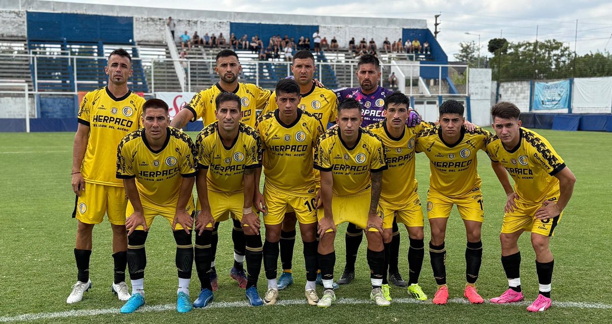 hugobasilico's tweet photo. #Comunicaciones #Agronomia #Carteros #PrimeraB #Planteles @ClubComu @revistaascenso https://t.co/1R3Cwr2nL7