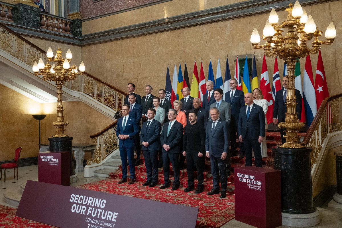 MinPres's tweet image. A safe and secure Ukraine is in the interests of all of Europe, including the Netherlands. That’s why a united Europe is nowmore important than ever. We have to play a bigger role in safeguarding the security of our continent. This depends on a number of factors:
 
➡️ Our…