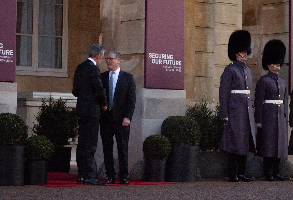 MinPres's tweet image. A safe and secure Ukraine is in the interests of all of Europe, including the Netherlands. That’s why a united Europe is nowmore important than ever. We have to play a bigger role in safeguarding the security of our continent. This depends on a number of factors:
 
➡️ Our…