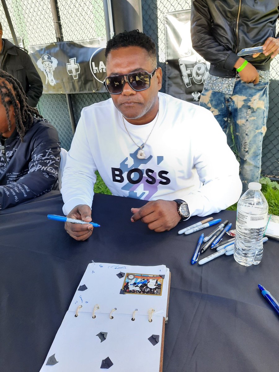 dereleeke's tweet image. Great time at the A's fanfest yesterday, couldn't pass up getting some canseco autographs on fun cards #thehobby #collect #josecanseco