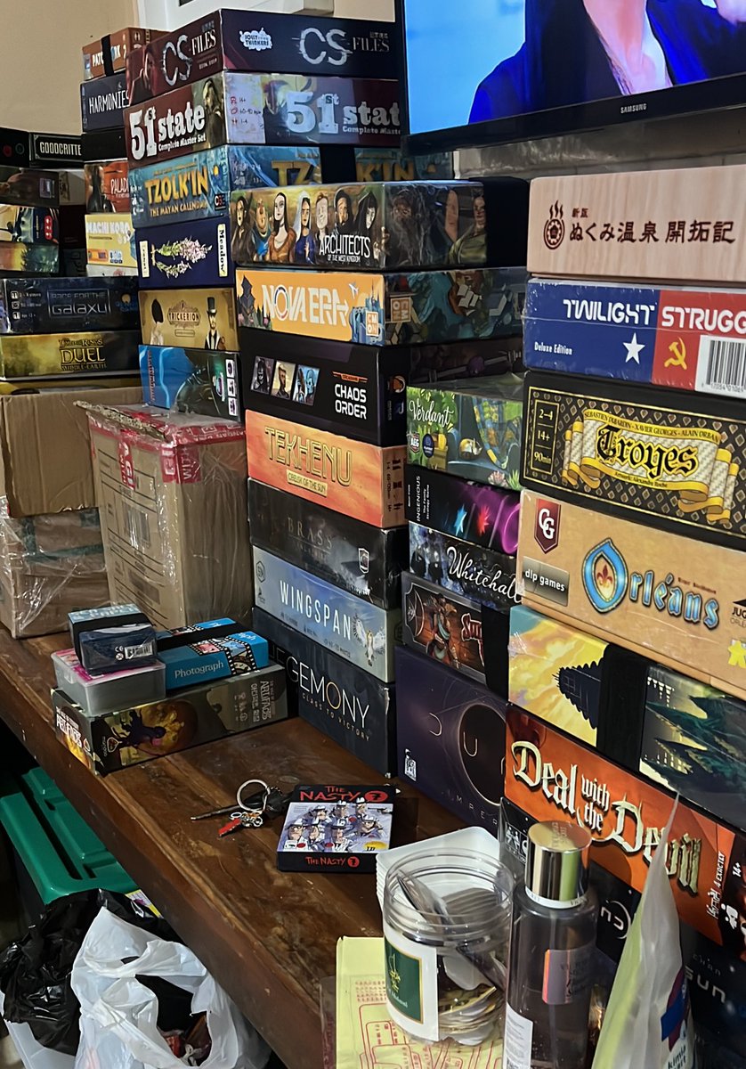 <a href="/selviavles/">s</a> Wuiii sama kak, ini kolpri suami yg udah ga muat di lemari. Top bg kesukaan kami Ark Nova!! Kalo ada temen2 di Jogja yg gapunya boardgame tp pengen coba main.. feel free join komunitas Koboy yaa, tiap weekend ada playday &amp; mabar