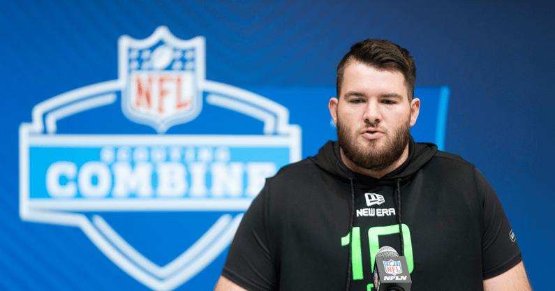 Eli Cox is officially "sneaky athletic." 

The former Kentucky C had one of the best NFL Combine performances EVER by a player at his position. 

on3.com/teams/kentucky…