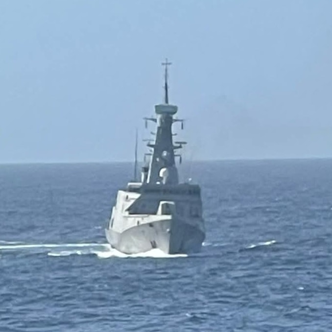 Nuestro reconocimiento a la tripulación a bordo del buque patrullero Oceánico de Vigilancia (POV), ARBV Guaiquerí (PC-21) de la <a href="/ArmadaFANBVzla/">Armada_ve</a> quienes demostraron con hechos que nuestra Nación es resguardada hasta sus límites del Atlántico, más allá del Azimut 070.

El Esequibo
