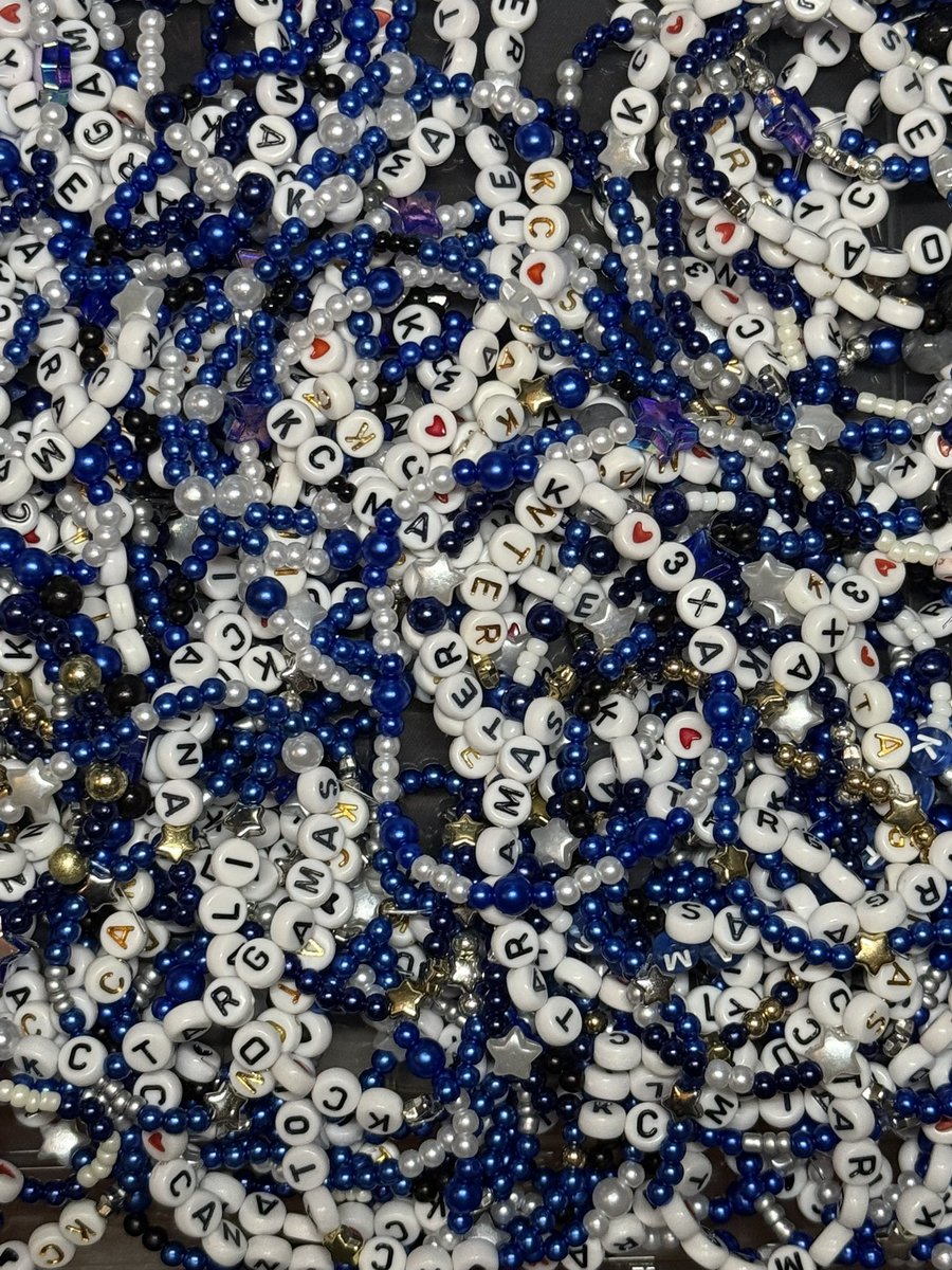 Tonera_'s tweet image. [GIVEAWAY BRACELETS KC]

Parce qu’on est CHAMPION DU LEC PUNAIIIIIIIISE je vous fais gagner 5 bracelets pour fêter ça !

Pour participer :

RT ce tweet
Follow @Tonera_

Ouvert en Europe !

TAS : le 17 Mars