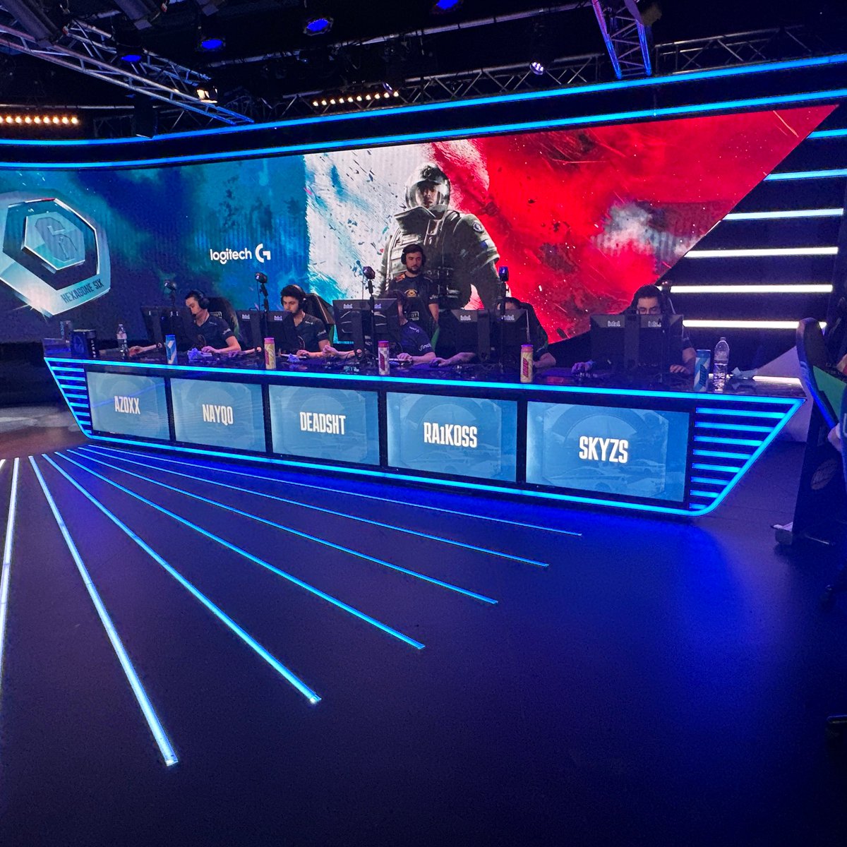 Quel week-end de zinzin !!! 

Merci <a href="/Sixquatre/">Sixquatre</a> pour l’accueil <a href="/hexagonesix/">Hexagone 6</a> 

Un ÉNORME merci à ceux qui bossent pour que l’évent se passe au mieux ! 

Gg <a href="/espotparis/">ESpot</a> !

Merci <a href="/Epsii_R6s/">Epsii</a> <a href="/notFuZeAL/">Antoine</a> <a href="/zNeOZziA__/">NeOZziA</a>, Raph !!!

Grosse mention <a href="/AMH_FR/">AMH 🇩🇿 🇫🇷</a> et <a href="/Akh_dar_/">Gen.G Akhdar</a> pour votre temps !