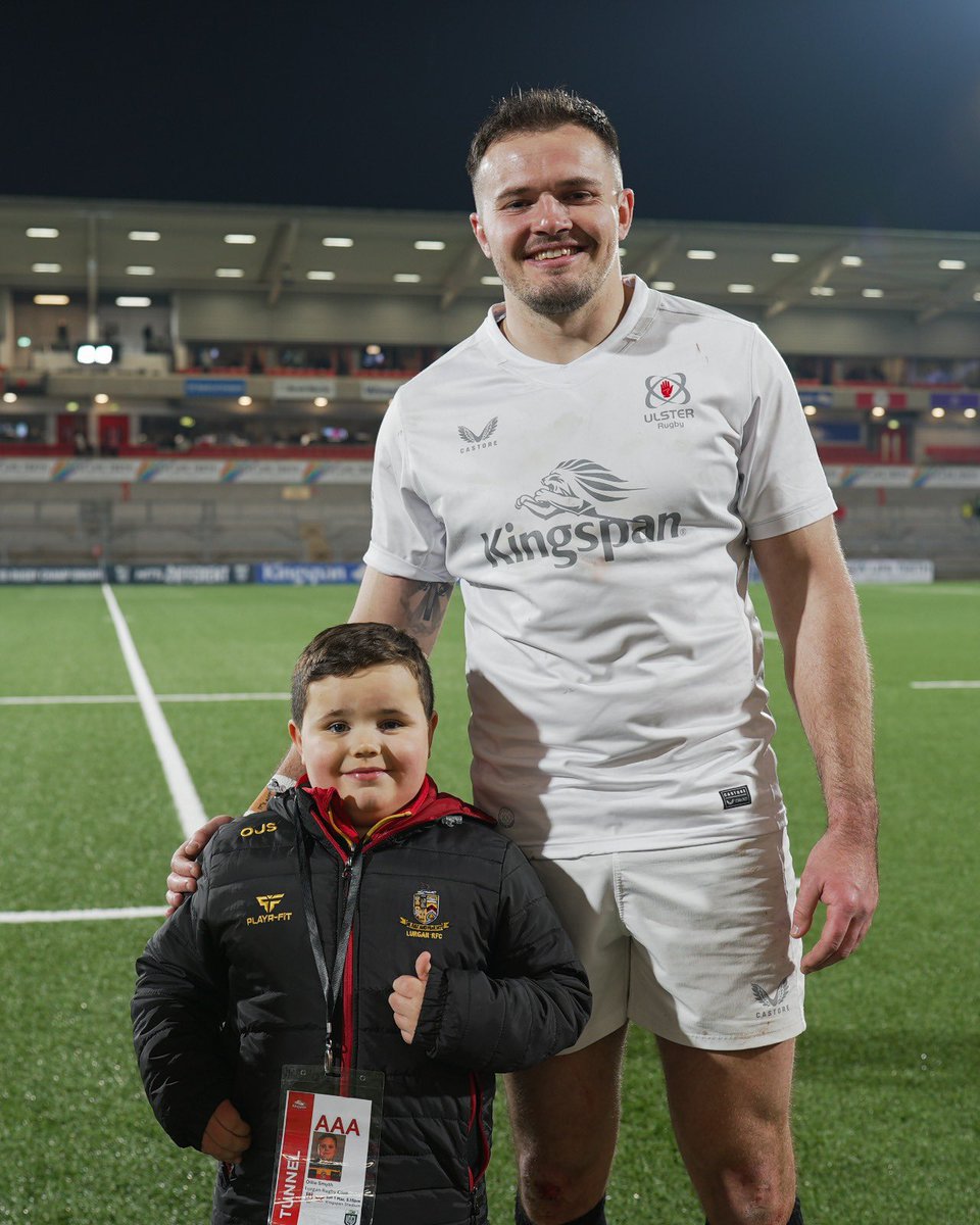 UlsterRugby's tweet image. Ollie x Jacob 🫶

A special moment for @lurgan_rfc’s Ollie Smyth as he met his favourite Ulster player after presenting the Player of the Match medal during the @URCOfficial’s Origins Round celebrations ❤️🏉