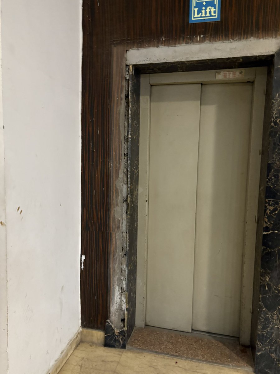 sujeet85's tweet photo. @MigsunLtd @PMOIndia @HMOIndia @NandiGuptaBJP @CeoNoida @UPSIDA @Live_Hindustan @JagranNews this is should be used as national design by Migsun builder ये लाखो की लूट के बाद हाल है लगता डबल इंजन इस पर कुछ नहीं कर पा रही है @dmgbnagar https://t.co/awVSkYTQFe