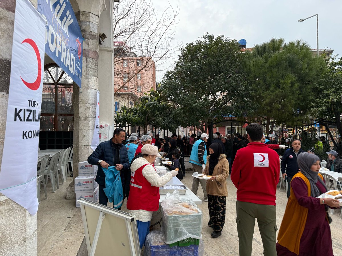 Türk Kızılay Konak Şube Başkanlığı Yönetim Kurulu Üyesi Sayın Seyfettin Karaaslan katılımlarıyla İftar programımımıza hazırız. Seyfettin Bey'e desteklerinden dolayı teşekkür ederiz.

İyiliği büyütmeye ve paylaşmaya devam edeceğiz! ✨   

Melih Bingöl 
Şube Başkanı