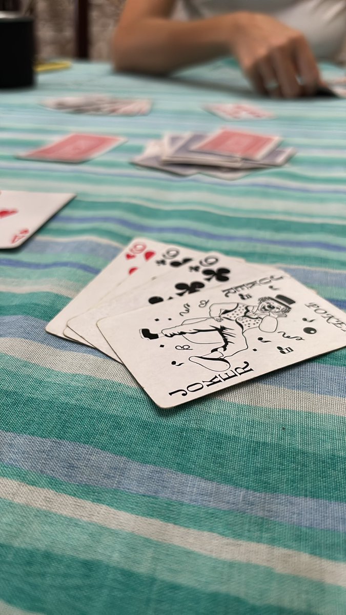 Canasta con la hermi.