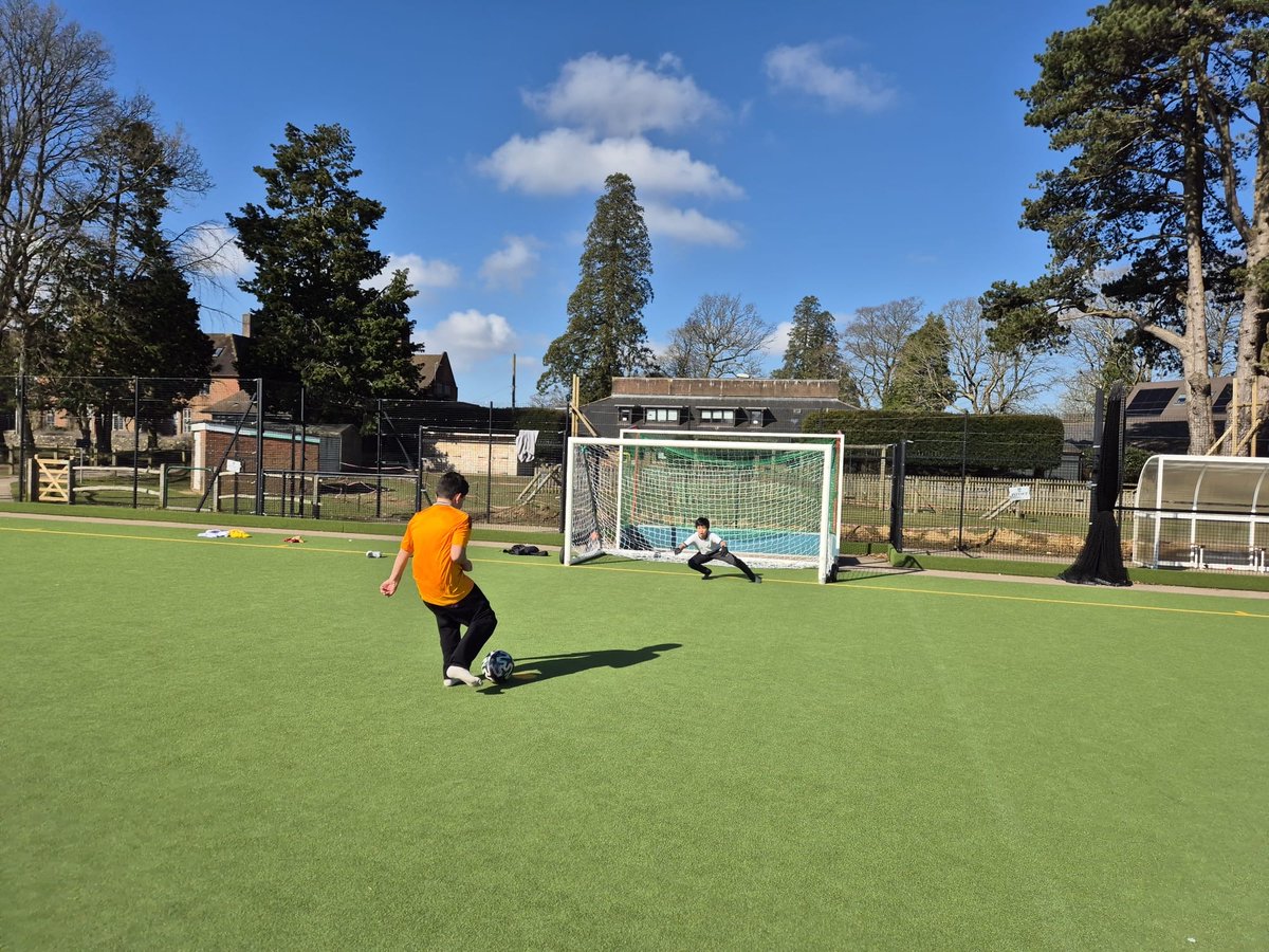 Handcross Park tweet media