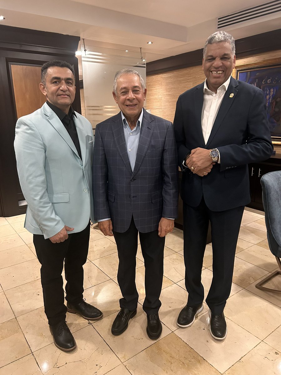 JesusBatistaSu's tweet photo. Después de tantos años de colaboración en el Ayuntamiento del Distrito Nacional, donde juntos desarrollamos proyectos que han beneficiado a nuestra ciudad, ver a Don Roberto Salcedo nuevamente fue verdaderamente gratificante. 

Recordar los buenos tiempos y dialogar sobre nuevos proyectos fue revitalizante. Aprecio profundamente esta amistad y la oportunidad de haber trabajado a su lado. 

También compartimos con el diputado y ex presidente del @PARLACEN Ing. Ramón Elimilio Goris, un líder regional y presidente del Partido Humanista Dominicano. 

Sin duda, un encuentro lleno de proyectos.
@SalcedoGRoberto
