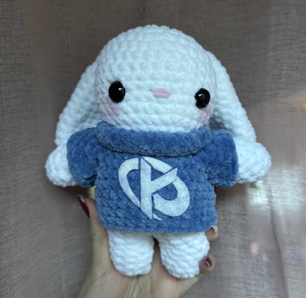 [GIVEAWAY]

 Pour ce mois de mars, je vous propose de remporter el famoso Karmine Bunny avec son petit pull ! 

Pour participer 💙 : 
🔁 RT ce tweet 

C’est tout ! 

TAS le 1 avril 🐟🍀

( Ce giveaway est réalisé indépendamment de la Kcorp &amp; à mes frais 🫶 )