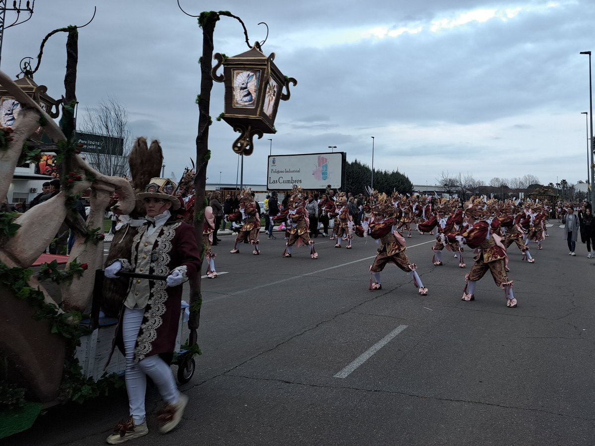 ‘Achikitú’ se alza con el primer premio del desfile de comparsas del Carnaval dombenitense 2025 donbenito.com/achikitu-se-al…