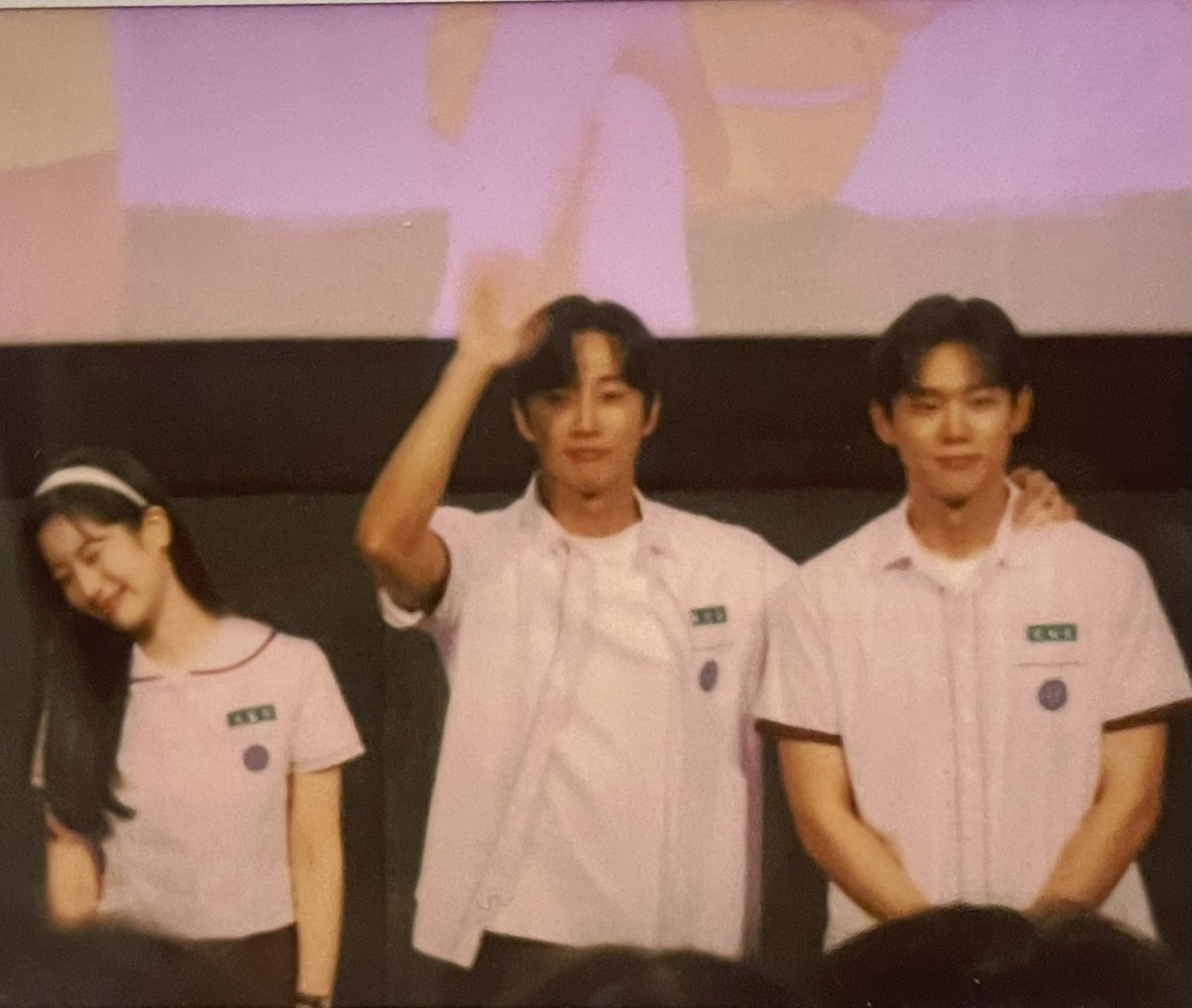 Demian_tweet's tweet photo. 팬분이 찍어주신 폴라로이드.. https://t.co/QU75xdIvrk