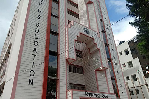 airnews_kolkata's tweet photo. #আকাশবাণী_সংবাদ_কলকাতা
#HSExamination #WestBengal
এবছরের উচ্চমাধ্যমিক পরীক্ষা আগামীকাল শুরু হচ্ছে। মোট পাঁচ লক্ষ ৯ হাজার পড়ুয়া এবছর পরীক্ষায় বসছেন। ছাত্রদের তুলনায় ছাত্রীর সংখ্যা ৪৭ হাজার ৬৭১ জন বেশি। পরীক্ষা শুরু হবে সকাল ১০’টায়। 
#airnewsalerts #Akashvani https://t.co/kZ4plOiEjJ