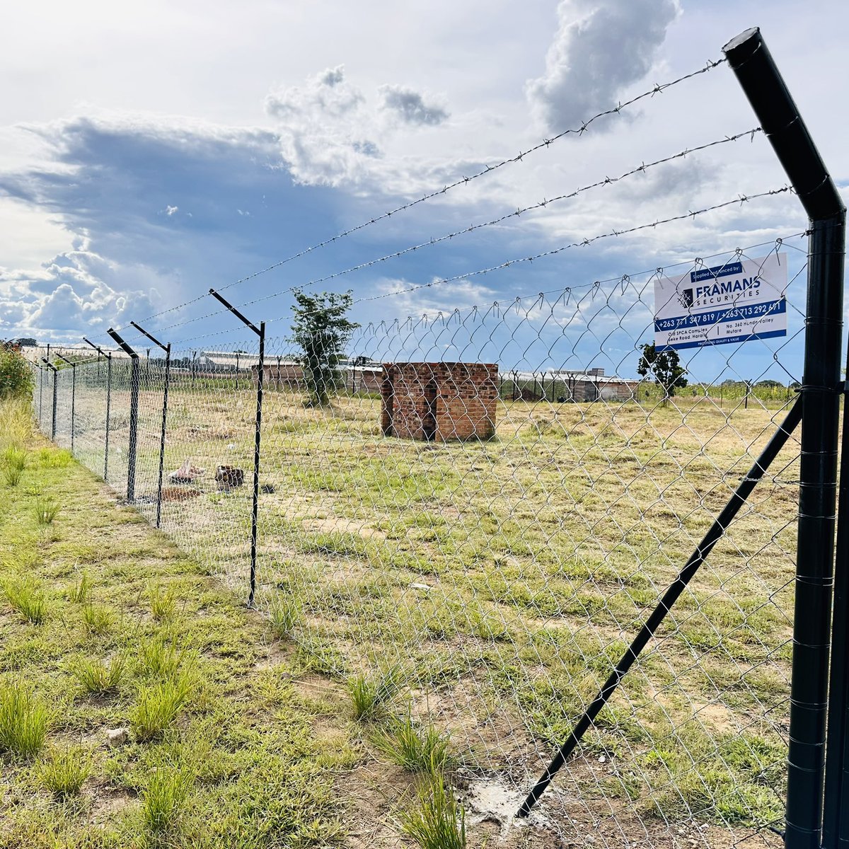 IdeaManyama's tweet photo. @redmarketsunday @iMisred For All Your Fencing Services Including Installations anywhere in Zimbabwe, Call or WhatsApp +263 771 347 819 / +263 713 292 691. Located @ Old SPCA Complex, Seke Rd. Harare. https://t.co/66S26NK6lM