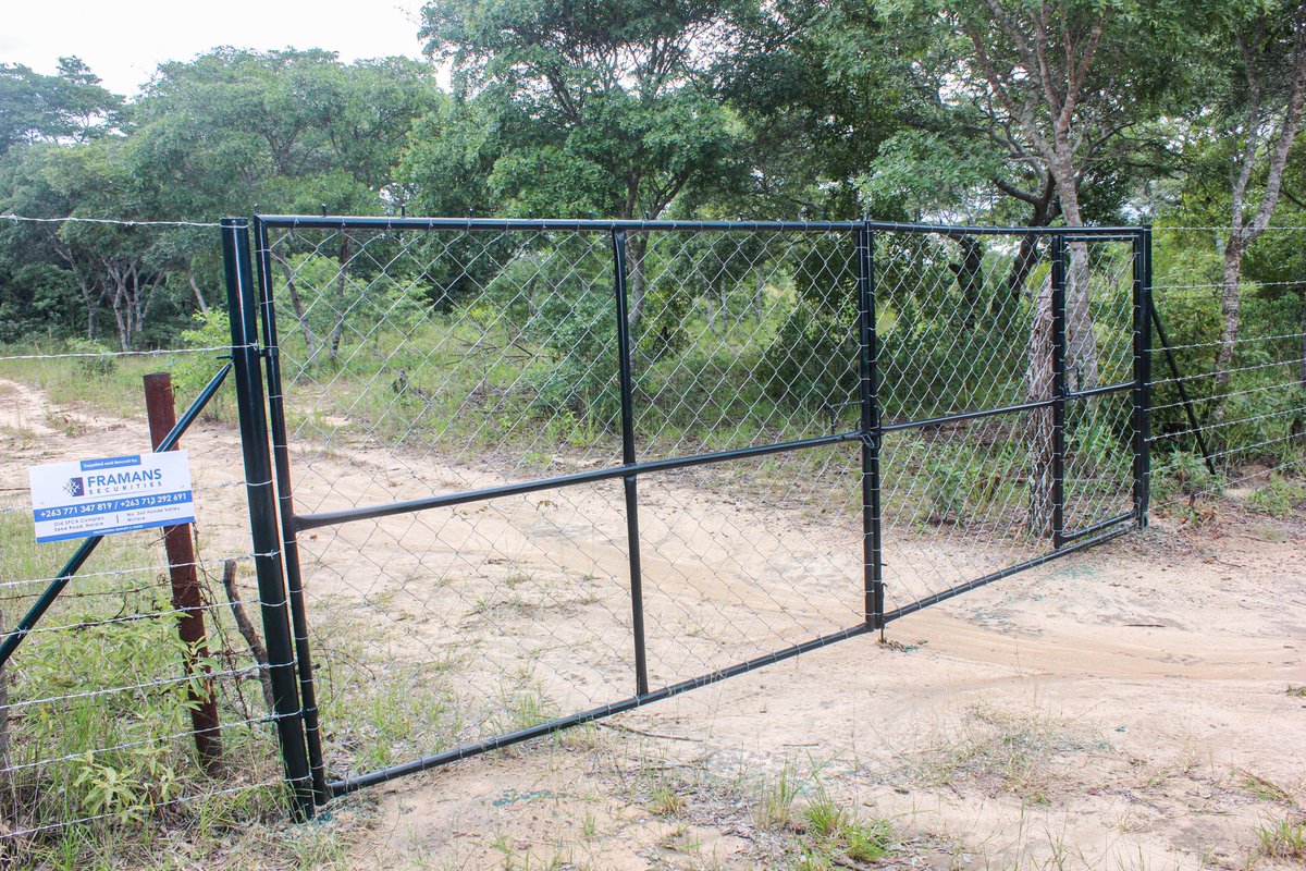 IdeaManyama's tweet photo. @redmarketsunday @iMisred For All Your Fencing Services Including Installations anywhere in Zimbabwe, Call or WhatsApp +263 771 347 819 / +263 713 292 691. Located @ Old SPCA Complex, Seke Rd. Harare. https://t.co/66S26NK6lM