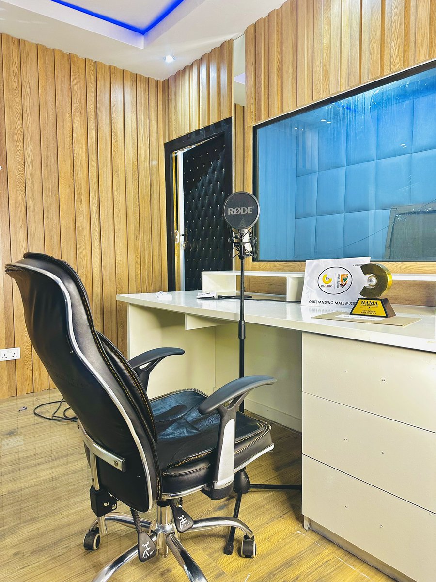 Master H tweet media