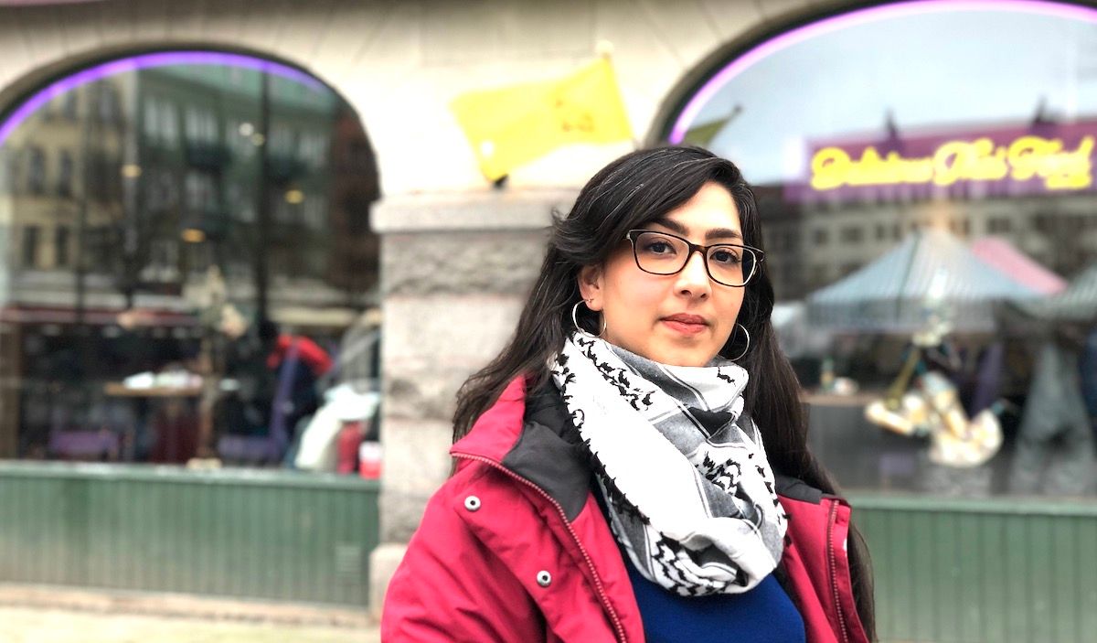 Shora Esmailian har varit engagerad i Palestinafrågan i över 20 år och har nu skrivit boken Gaza: Att spränga ett getto. Under en protest i Palestina blev hon och andra aktivister beskjutna av den israeliska i militären. buff.ly/W63HkRB