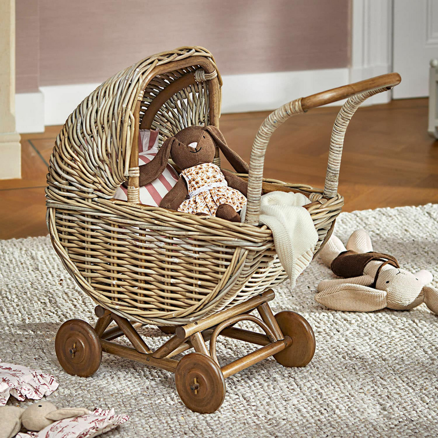 Ventes_Pas_cher's tweet photo. NOUVEAUTES ENFANTS LOBERON : la Poussette de poupée FABLETON Rotin, Bois d'acajou marron
🥰 Découvrir ici - https://t.co/888Che1x4z
#loberon #Poussette #PoussetteEnfant #poupee #poussettedepoupee https://t.co/dY0I05YU4r