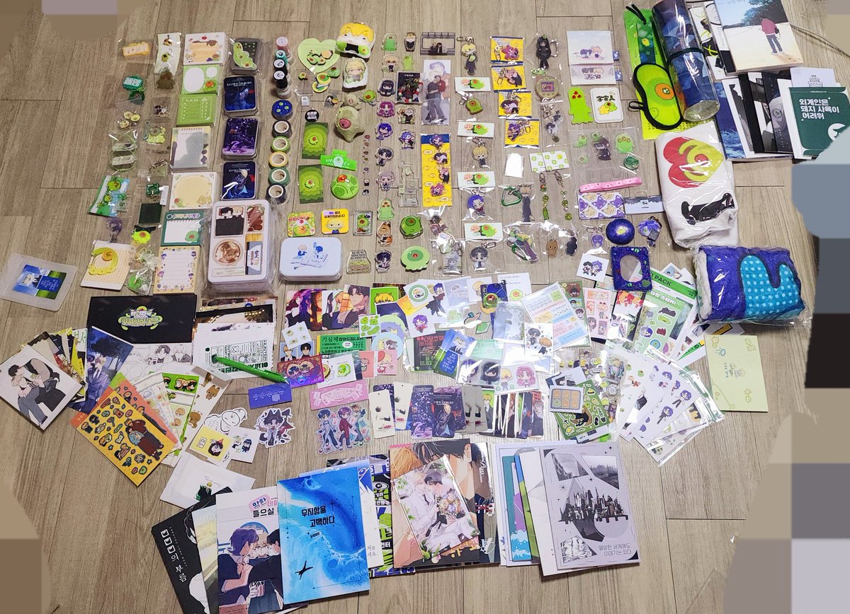 이착헌 굿즈 120만원
전부 현물이다