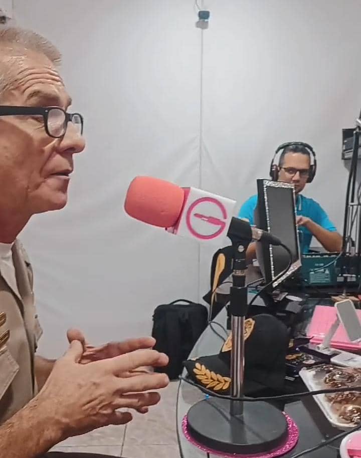 El Comandante de la <a href="/BTT_Carabobo/">Brigada de Tránsito Terrestre Carabobo</a> , Hizo recomendaciones de seguridad Vial,Conducción Segura para Motorizados,vehículos y carga pesada, revisión del vehículo antes de salir de viaje,  kit de auxilios médicos, en el programa Radial Frenesí 107.9FM 
 #Carnavales 2025