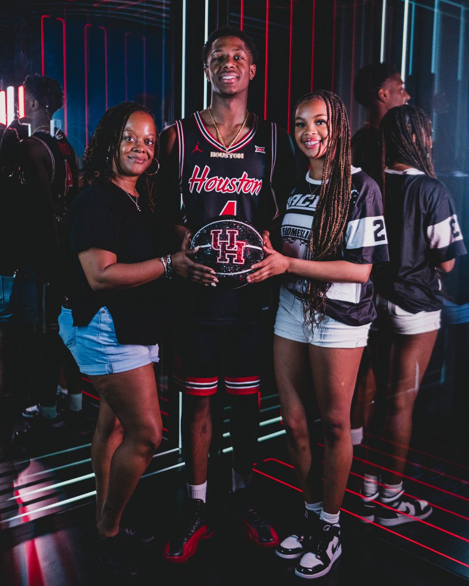 Cameron Lomax (@camlomax04) on Twitter photo I want to thank Coach <a href="/CoachSampsonUH/">Coach Kelvin Sampson</a> and Coach <a href="/kellenmsampson/">Kellen Sampson</a> for inviting me down! My family and I had an amazing time! #GoCoogs #ForTheCity #AGTG I want to thank Coach <a href="/CoachSampsonUH/">Coach Kelvin Sampson</a> and Coach <a href="/kellenmsampson/">Kellen Sampson</a> for inviting me down! My family and I had an amazing time! #GoCoogs #ForTheCity #AGTG