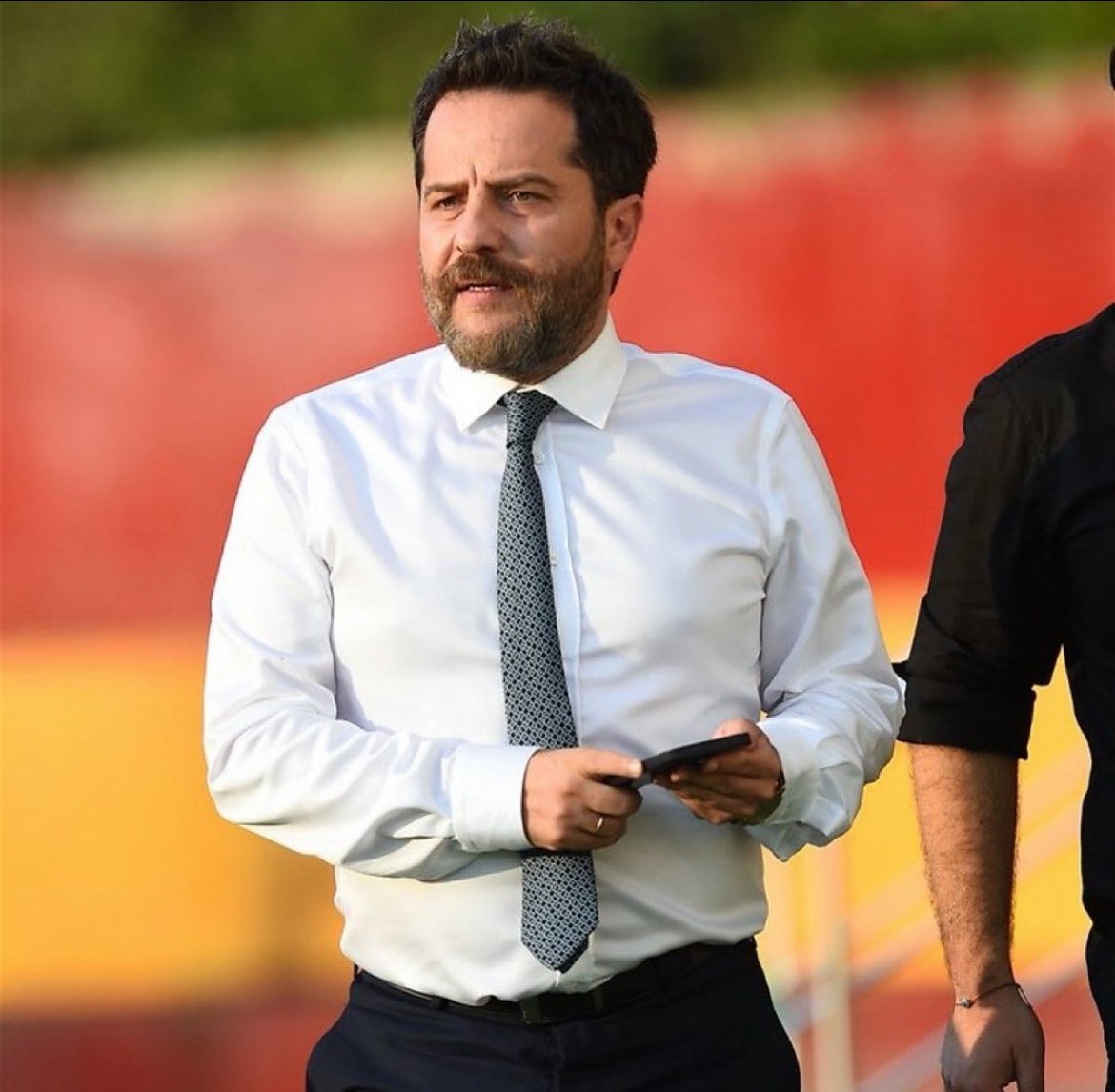 erdtekin's tweet photo. Galatasaray'ın takımı silkeleyecek ve konsantrasyonu en yükseğe taşıyacak PROFESYONELE ihtiyaç var. 

Mevcut yöneticilerin hepsini topla üst üste köy bir Erden Timur etmez! 
#ErdenTimurGöreve #DursunOzbekErdenTimuruGETİR https://t.co/953IvmuS3A