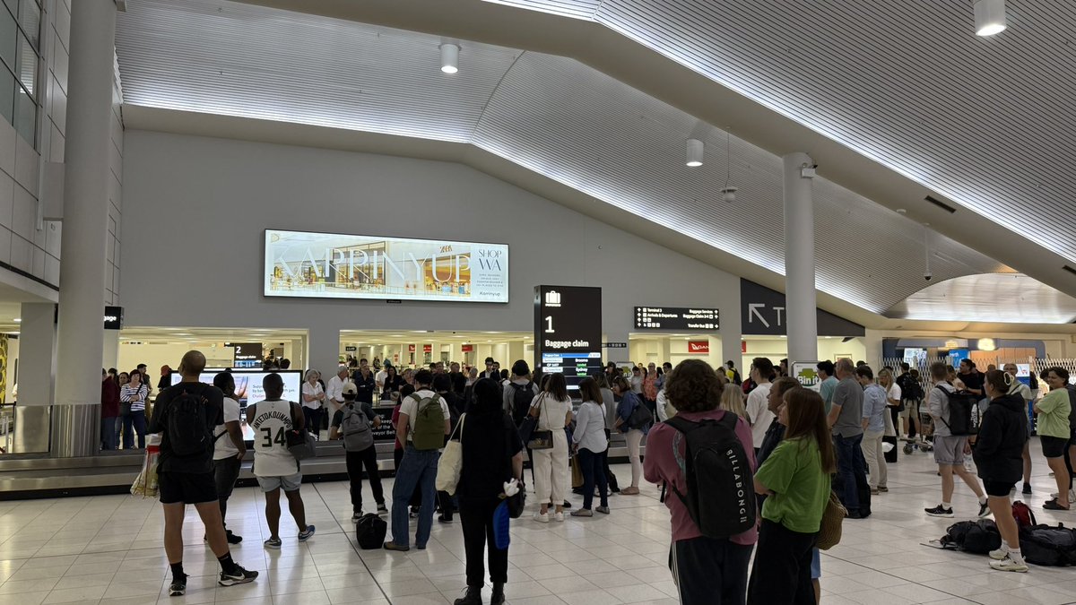 Onya <a href="/Qantas/">Qantas</a> - you are consistent to say the least - a full SG to SYD QF2 delayed, delayed, delayed, cancelled. No follow up flight known. #qantas