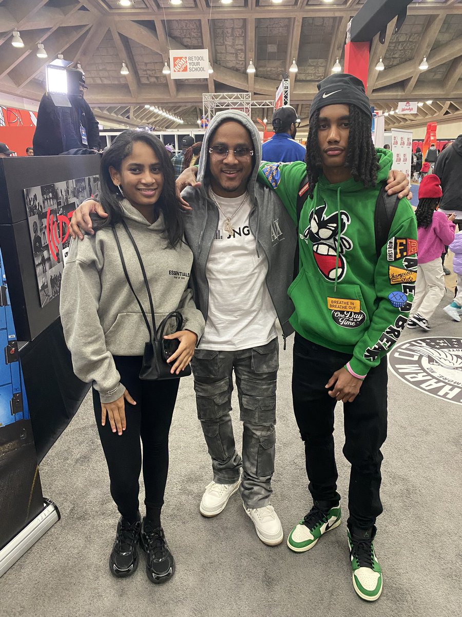 DJQUICKSILVA's tweet photo. The HIGHLIGHT of my #CIAA weekend was watching The Prince @Dj_SauceGod rock out at the #CiaaFanFest 🔥🔥

Super Proud of you champ 👏🏾👏🏾 Book him for your next event by emailing Shawn@UnrulyRecords.com 

#TheSilvas #QuickSilva #DjSauceGod #DTLR https://t.co/rDc2Ss9rOc