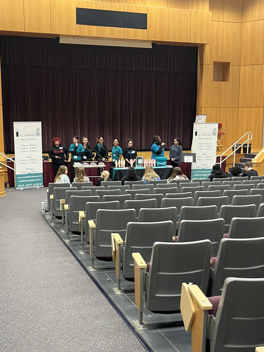 MrsBrothersAP's tweet photo. A variety of businesses came to present to @WakefieldMiddle students. Thank you to everyone who participated in making this event a success! @WakefieldStrong @NorthernAreaWC #CareerExploration #WakefieldMiddle" https://t.co/87DJEArYFH