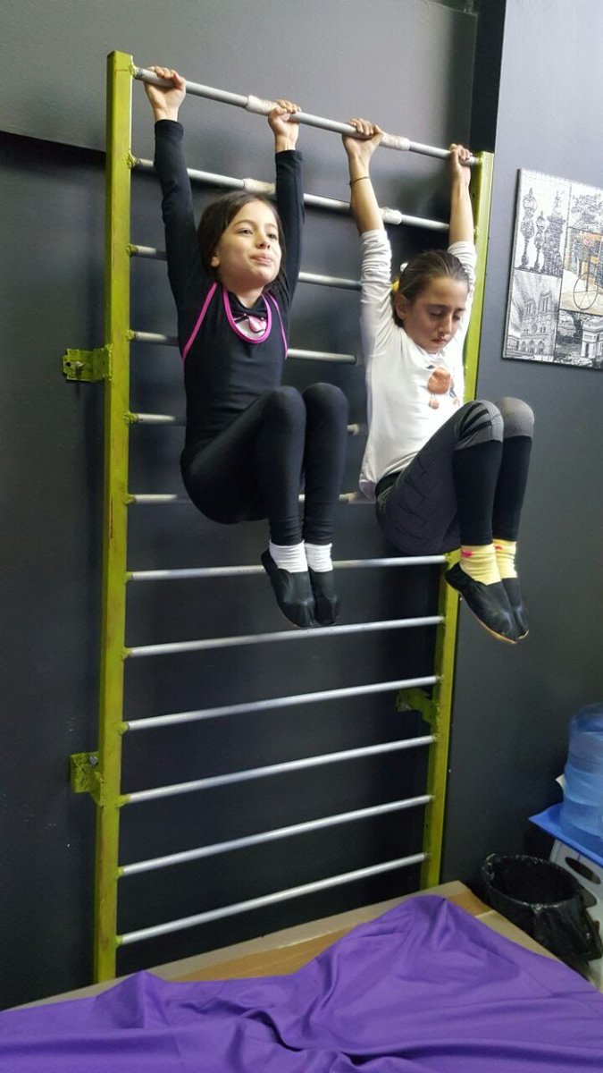 Spor aşkı ile dolu olan, önünde çok uzun mutlu başarılı bir hayatı olması gereken çocuğum, bebeğim, Selin'im, para uğruna insan canını hiçe sayan, vicdansız, ahlaksız, şerefsiz insanlar yüzünden benimle değil.. 
#selinkarakaya

Öldürdüler çocuğumu!

Hayatı size zindan etmek için