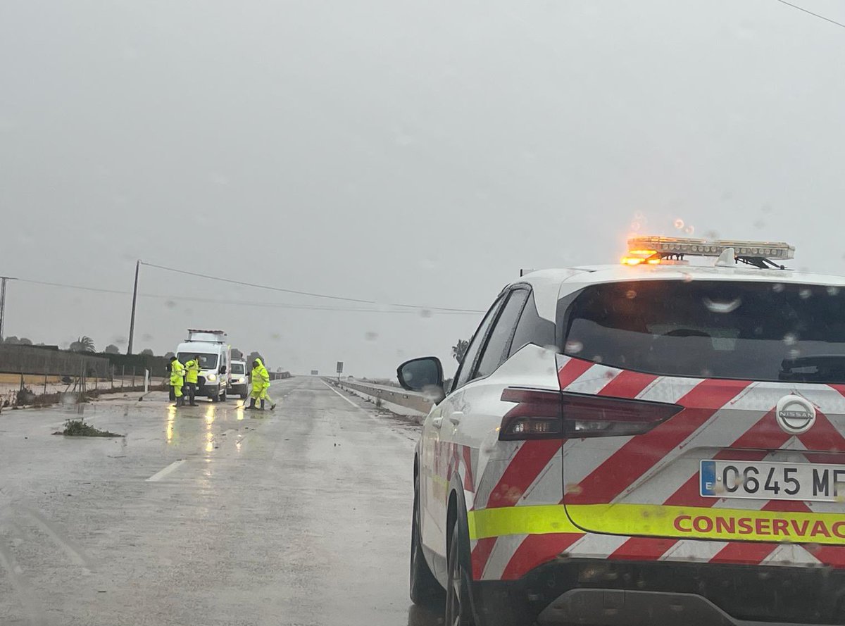 <a href="/112rmurcia/">112 Región de Murcia</a> <a href="/regiondemurcia/">Gobierno de la Región de Murcia</a> <a href="/VOSTmurcia/">VOST MURCIA</a> Actualización 17:50 horas

🔴 Cortada RM-F51, de Pozo Estrecho a #TorrePacheco 📷1

⚠️ Labores de limpieza en la RM-23, en el carril de sentido hacia #Alhama que aún se mantiene cortado al tráfico 📷2