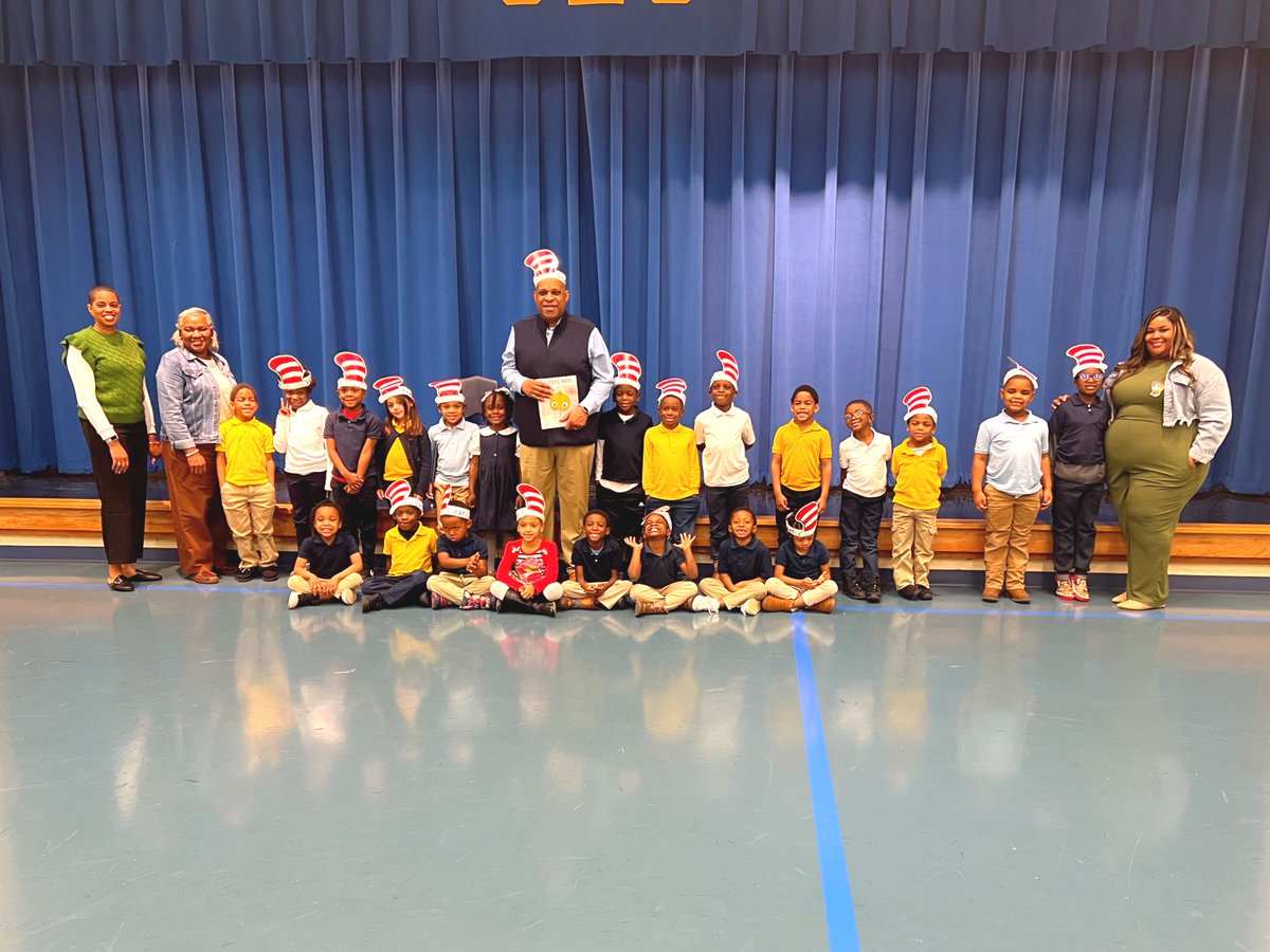 MississippiDOT's tweet image. 📚 MDOT isn’t just about building roads—we’re all about building brighter futures too! 🧒

In honor of #ReadAcrossAmericaDay, MDOT employees like Public Information Officer @MDOT_DKenney recently visited local classrooms to share their love of reading. Way to represent, David! 🙌