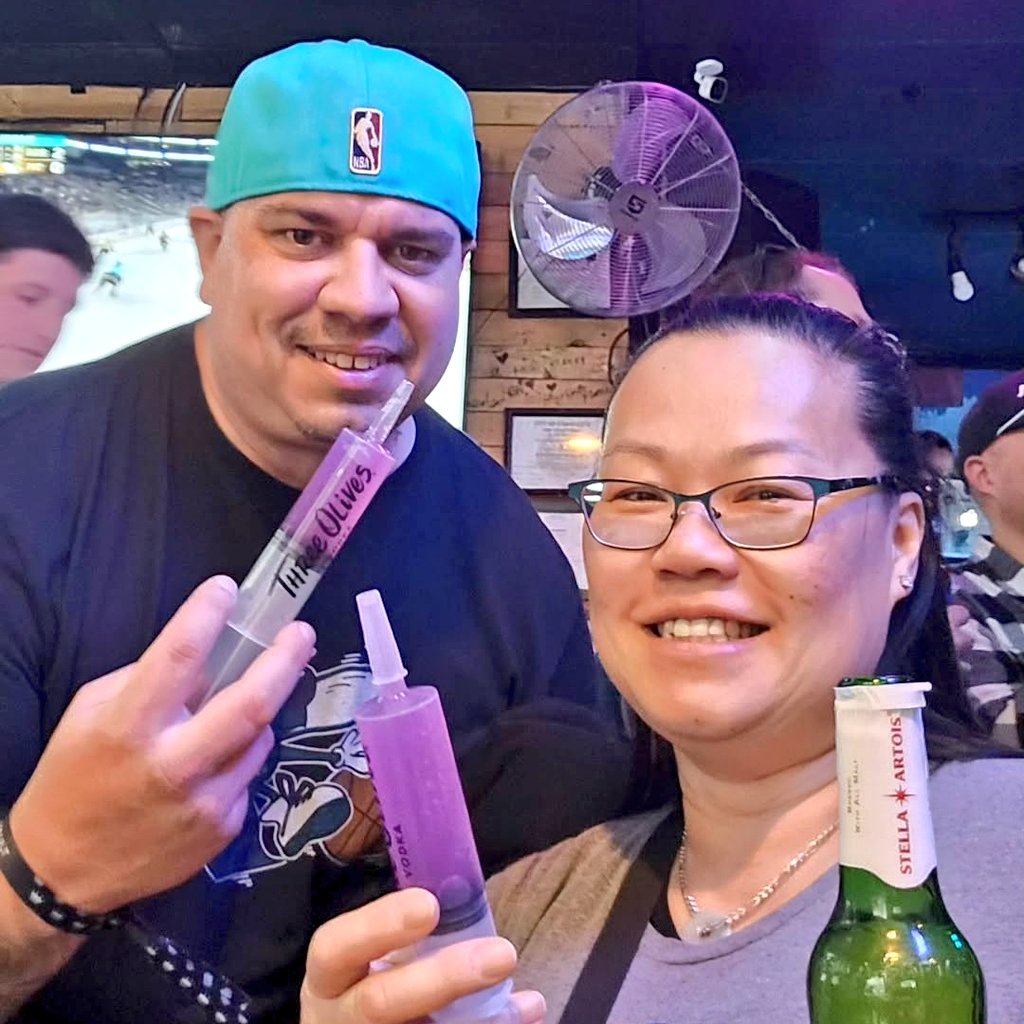 lyto73's tweet photo. Part 2 of sports Saturday: stopped by @CrownClubCLT #tealgate. Thanks @KeepPounding84 for the @hornets tickets!
@EvanKent13 @JulesPantherFan #HiveMentality https://t.co/ZfDDjOV4VB