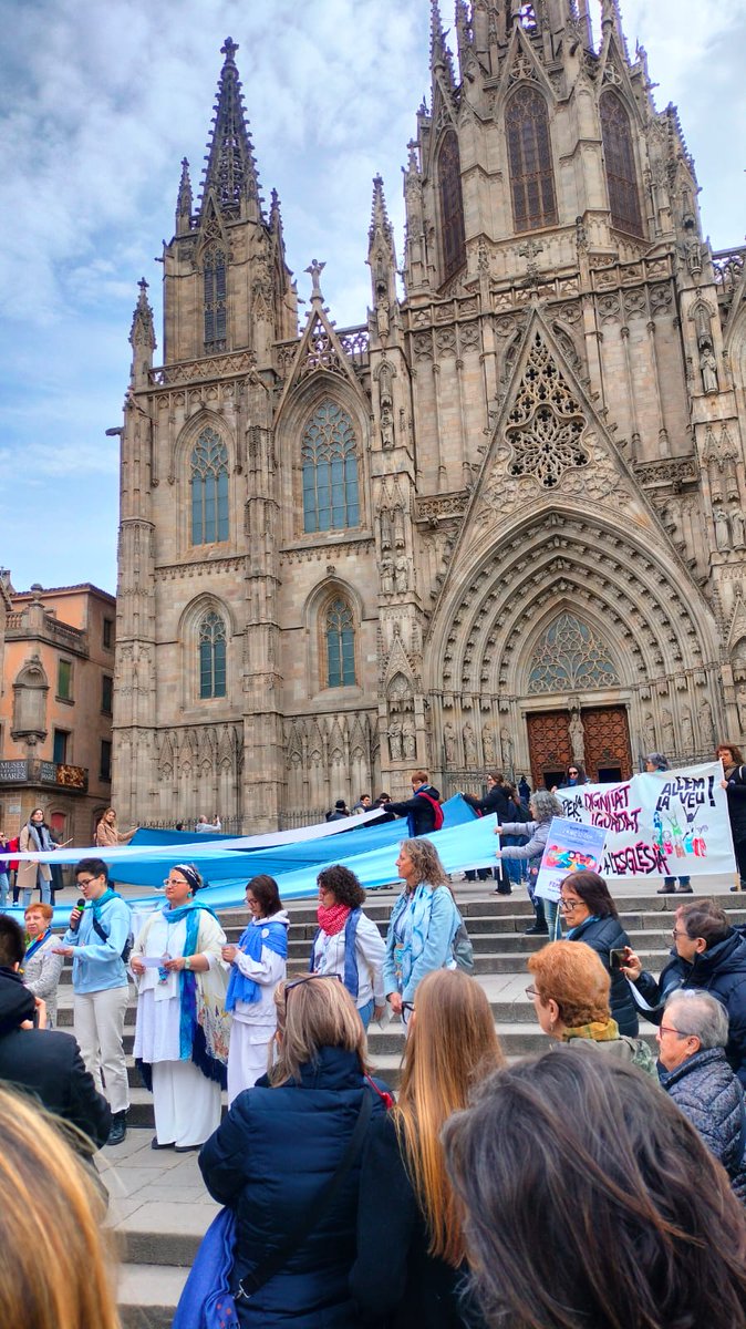 RevueltaMujeres's tweet photo. En Barcelona, Alcem la Veu ante la catedral. Por una Iglesia de iguales.#hastaquelaigualdadsehagacostumbre https://t.co/Ohnh3wNcAk