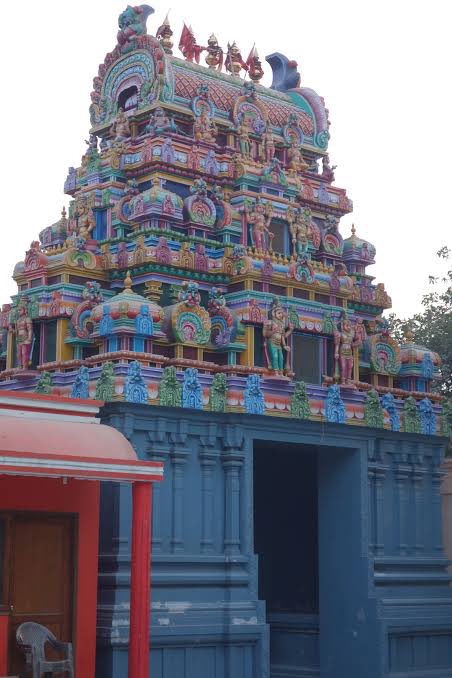 TheEmissaryCo's tweet photo. I always felt something was off when I was traveling around NCR.

Then it hit me as I was traveling across cities, towns, & villages across Gujarat - the presence of large to medium sized temples.

Western & South India are replete with shikhars & gopurams in every locale. They are a matter of fact & integral feature of a cityscape, town square, & village gully.

But the NCR & indeed some parts of Gangetic India do not possess this. Hinduism here is a religion of shrines instead of shikhars. A hidden alleyway in the shadow of imposing mosques. Disorderly throngs sausage-packed into sacred grottos.

The totality of Islamic conquest & oppression scars the face of north India. And I can’t help but feel that the excess of Hindu punctuation yet lack of Hindu pronouncement goes beyond a skin deep impact into the depths of the North Indian psyche, a key source of its characteristic & suicidal cynicism.