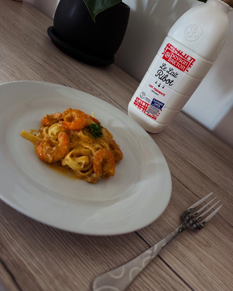 Cyrille230's tweet photo. 🤍❤️🤍 Le Lait Ribot Paysan Breton apporte légèreté aux sauces, comme ici, dans cette recette de tagliatelles aux crevettes 🦐 ! 
😋

#laitfermentépaysanbreton  #laitfermenté #paysanbreton #laitribot @paysanbreton_officiel @sampleo_france 🤍❤️🤍 https://t.co/jYPdwk7sLa