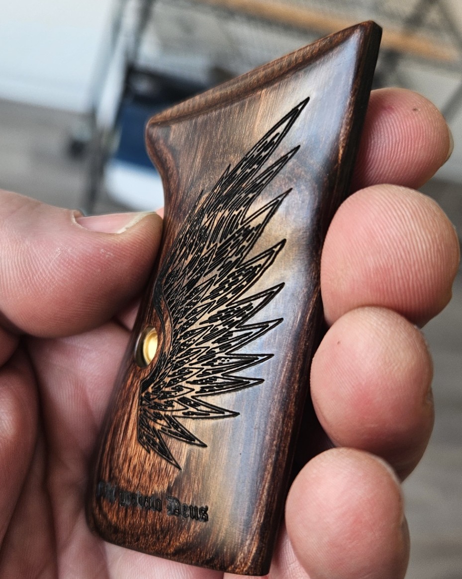 🔫 Laser612 engraved this pistol handle—wood wings &amp; ‘Per Gratiam Dei,’ crisp &amp; personal. Want your gear customized? DM me! maps.app.goo.gl/pKPnPRVFRnjLQ1… #Laser612 #LaserEngraving #GunTech bit.ly/Laser612