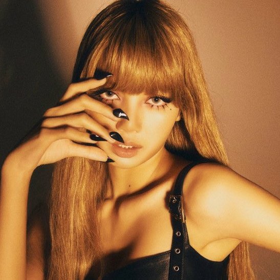 好多中国网友都在夸赞Lisa的新专辑，作为中国粉丝真的很惊喜。Lisa永远可以靠实力扭转别人对她的偏见！我在新歌mv里看到最多的评论就是“不是她的粉丝，但是真的惊艳到我了，这首歌很适合她” #LISA #LISAxAlterEgo