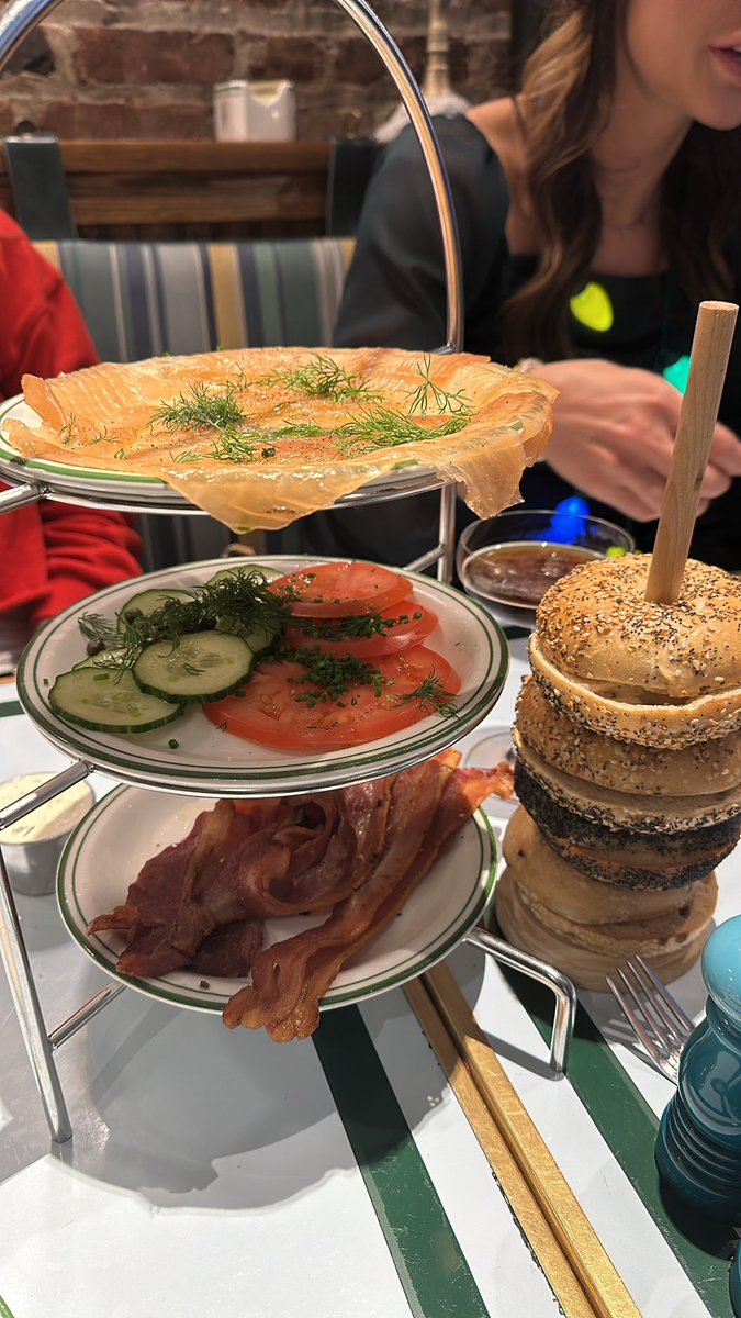 EmmaAguero8's tweet photo. Here are some of my favorite NYC eats that I have tried so far:

• Morandi
• Apollo Bagels
• Sadelle’s
• Olio E Più

What are your favorites? #food #nyceats https://t.co/oxMkBEDtOS