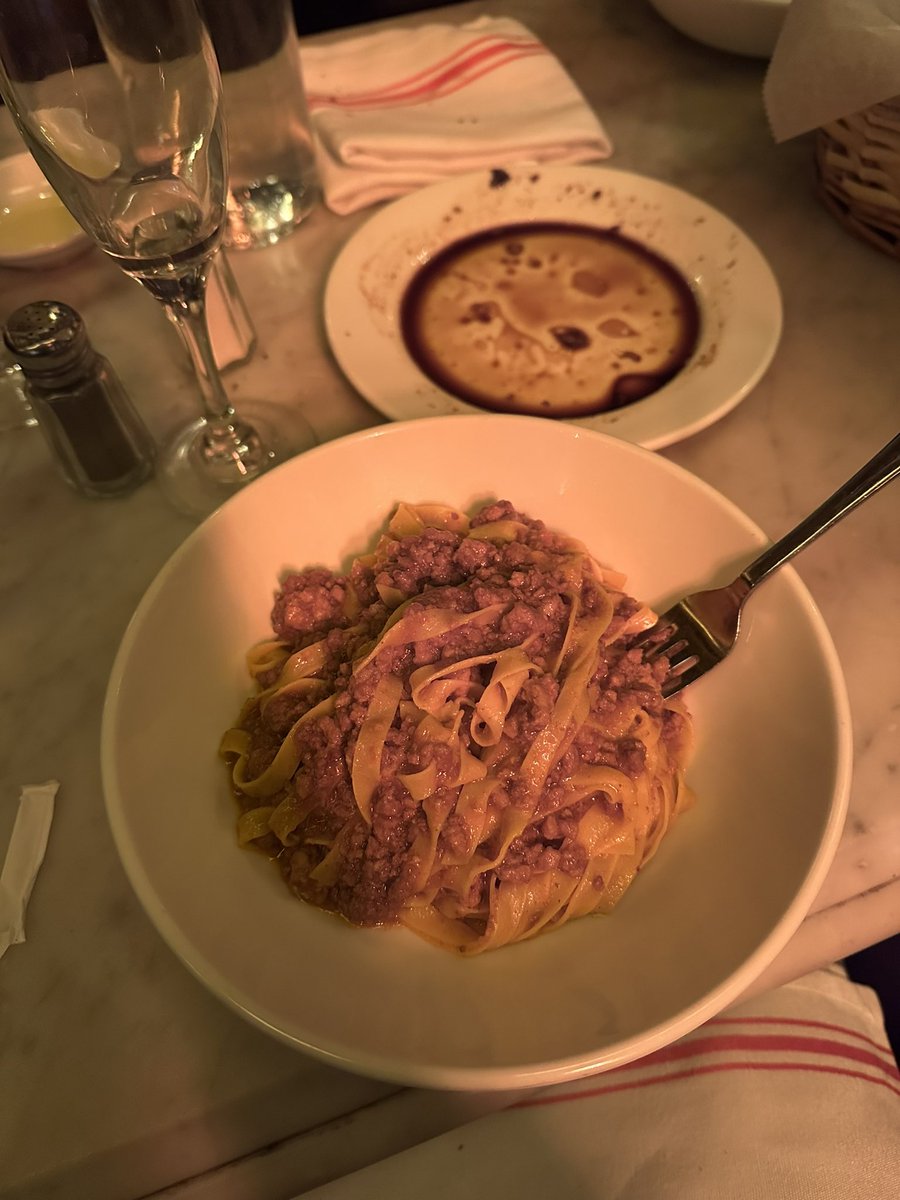 EmmaAguero8's tweet photo. Here are some of my favorite NYC eats that I have tried so far:

• Morandi
• Apollo Bagels
• Sadelle’s
• Olio E Più

What are your favorites? #food #nyceats https://t.co/oxMkBEDtOS