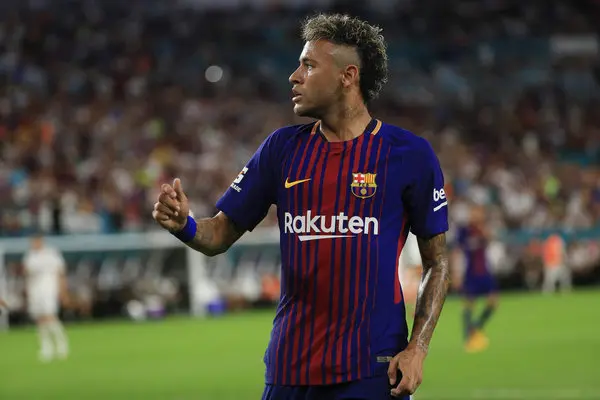 EmpNeymar's tweet photo. 🚨 Neymar quer retornar ao Barcelona. 

📝A informação é da @HelenaCondis https://t.co/be1ml8Ofq5