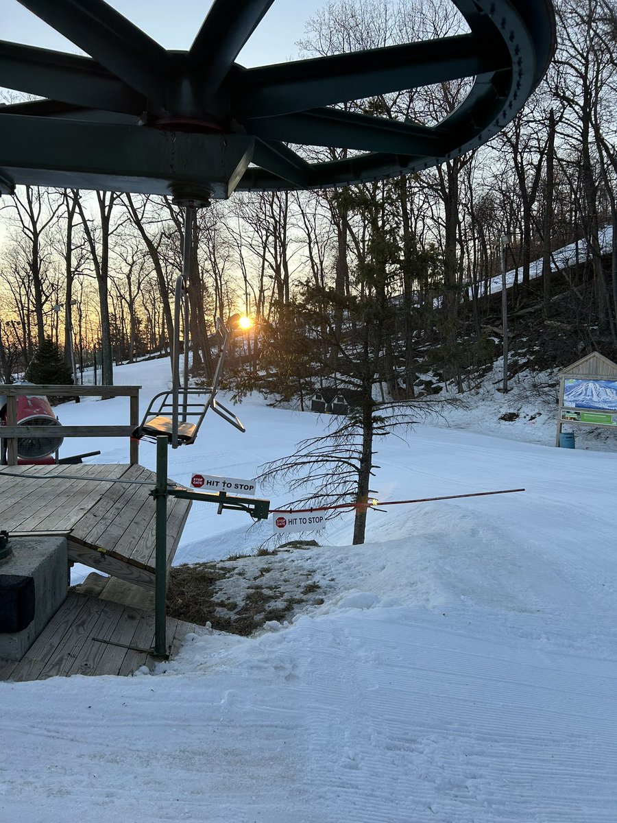 I’m getting very fond of Sunrise lift pics, mornin’