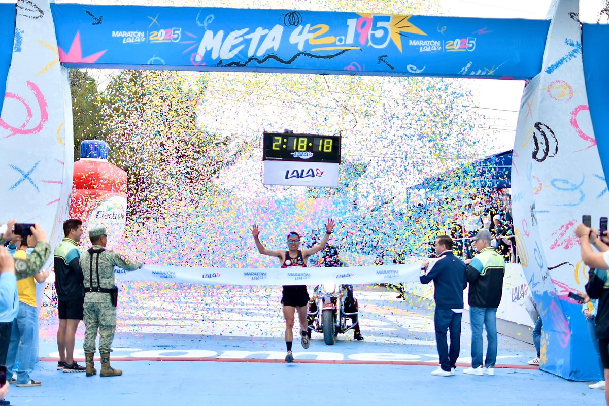 RomanCepeda's tweet photo. Esta mañana disfrutamos de la fiesta deportiva en La Comarca Lagunera 🏃🏻‍♀️🏃🏽‍♂️. Mi felicitación y reconocimiento a los que hacen posible la realización del Maratón Lala 2025. ¡Enhorabuena, corredores y familias por su participación y esfuerzo! ¡Excelente domingo para todos! #TorreónSiemprePuedeMás 👊🏻