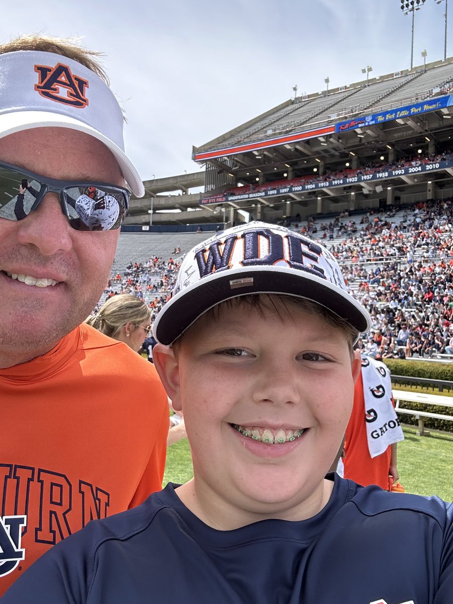 Chaz Ruppert (@bigruppe) on Twitter photo Our thoughts and prayers go out to <a href="/CoachHughFreeze/">Hugh Freeze</a> and his family…you got this Coach…
WAR DAMN EAGLE 🗣️🦅💪🏻 Our thoughts and prayers go out to <a href="/CoachHughFreeze/">Hugh Freeze</a> and his family…you got this Coach…
WAR DAMN EAGLE 🗣️🦅💪🏻