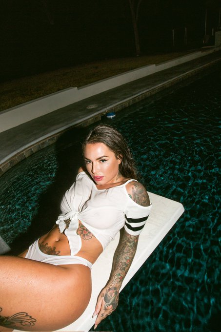 Watch Christy Mack's leaked NSFW photo on TwXstars