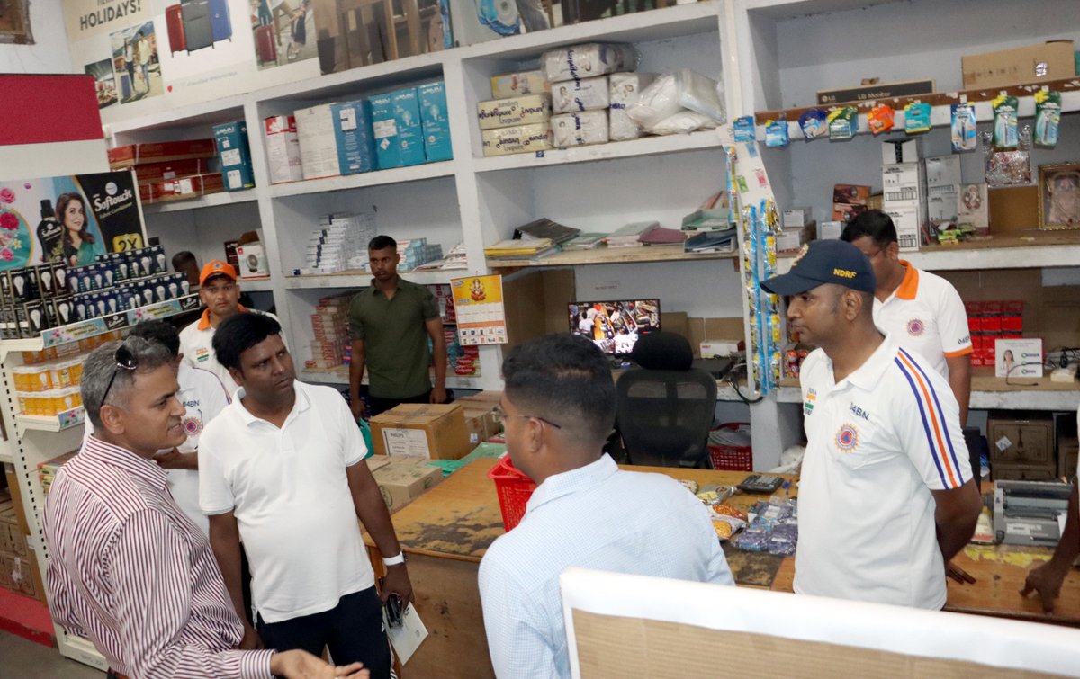04NDRF's tweet photo. #NDRF04 BN🇮🇳
Dr. Hari Om Gandhi, DIG NDRF, Visited the #Kendriya Police Kalyan Bhandar at the #NDRF 04 BN Campus today and Engaged in Discussions with Officers on Enhancing Welfare Initiatives for #NDRF Personnel. #NDRF
@NDRFHQ
@ndmaindia
@PIBHomeAffairs https://t.co/j7u1YUEBcX
