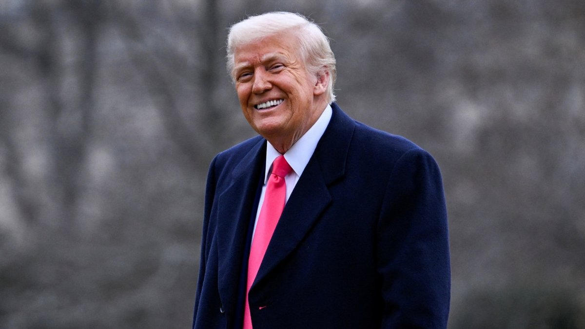 LeJournalDuCoin's tweet image. 🚨 BREAKING 🚨 La réserve stratégique américaine contiendra aussi du Bitcoin et de l'Ethereum, déclare Donald Trump :

« Et, bien évidemment, le BTC et l'ETH, comme d'autres cryptomonnaies de valeur, seront le cœur de la réserve. J'aime aussi le Bitcoin et l'Ethereum ! ».